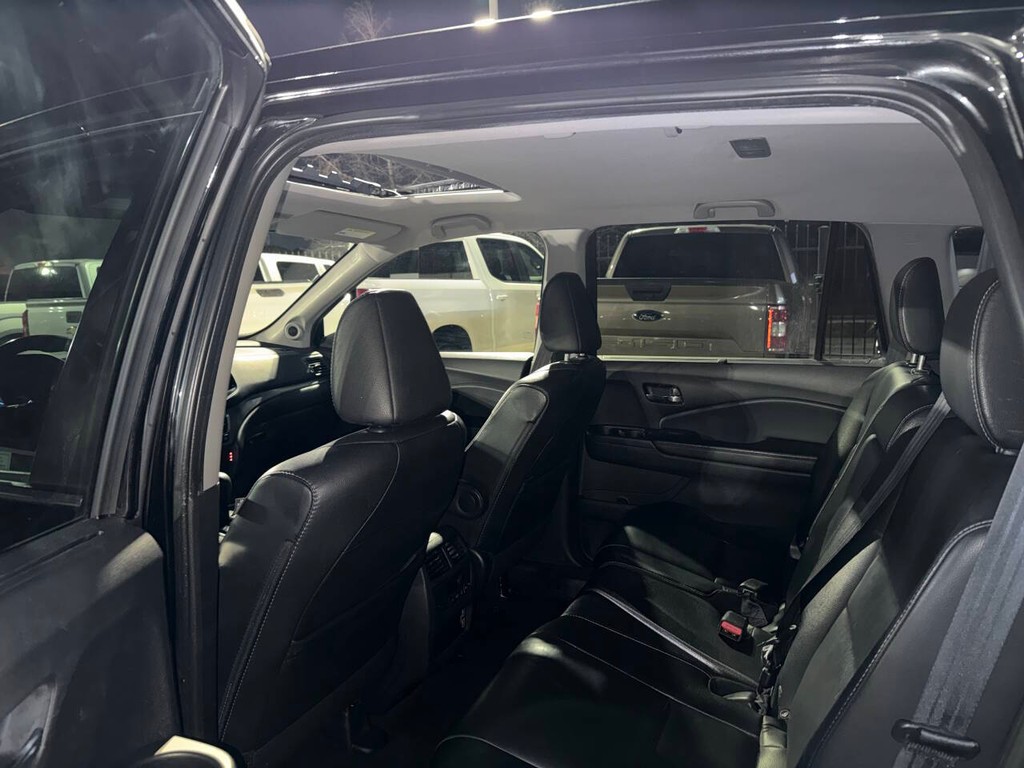 Honda Pilot Vehicle Full-screen Gallery Image 12