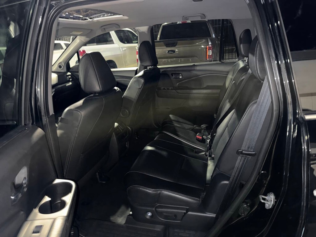 Honda Pilot Vehicle Full-screen Gallery Image 13