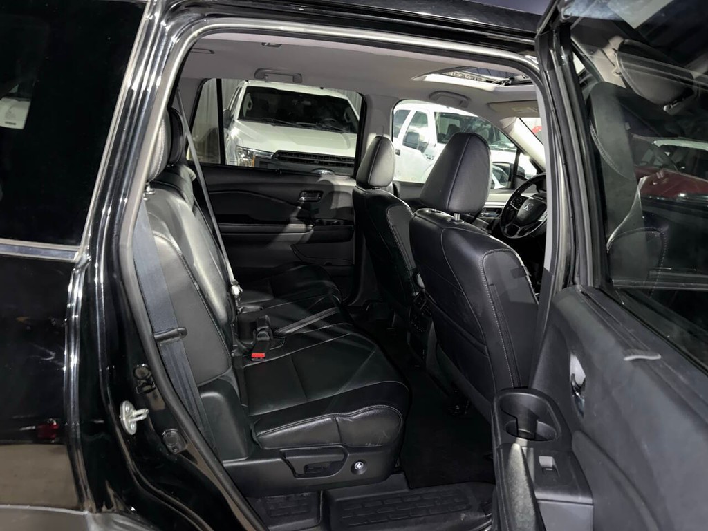 Honda Pilot Vehicle Full-screen Gallery Image 16