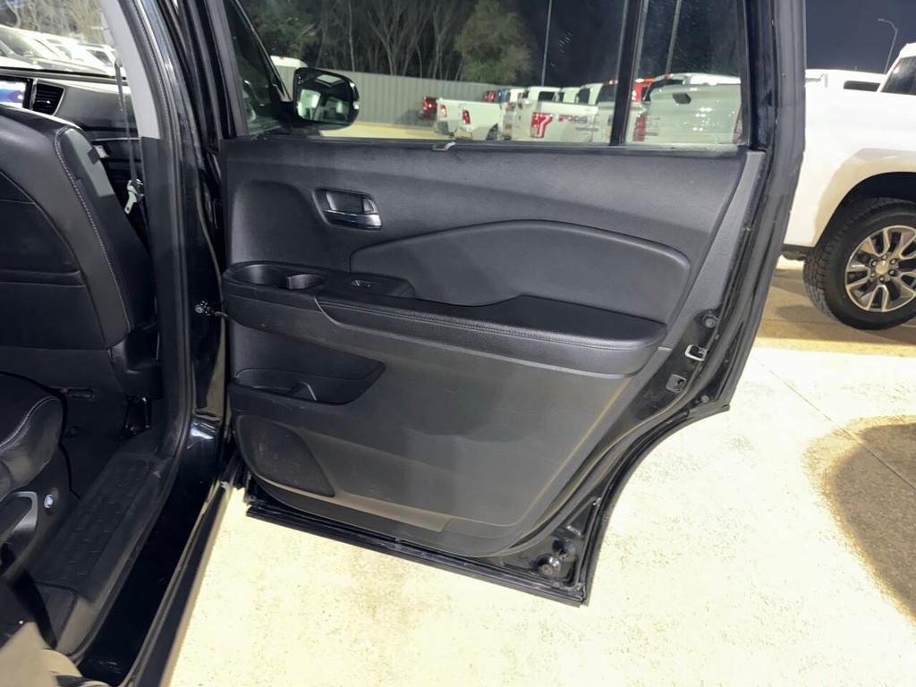 Honda Pilot Vehicle Full-screen Gallery Image 18