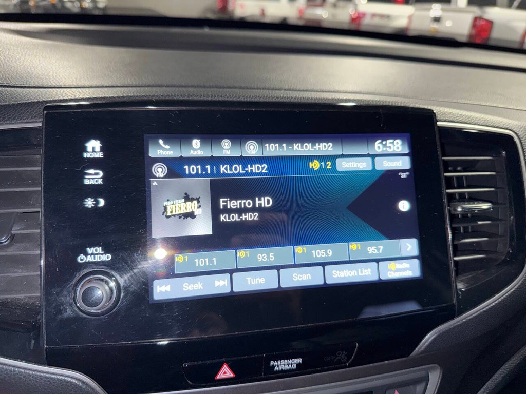 Honda Pilot Vehicle Full-screen Gallery Image 27