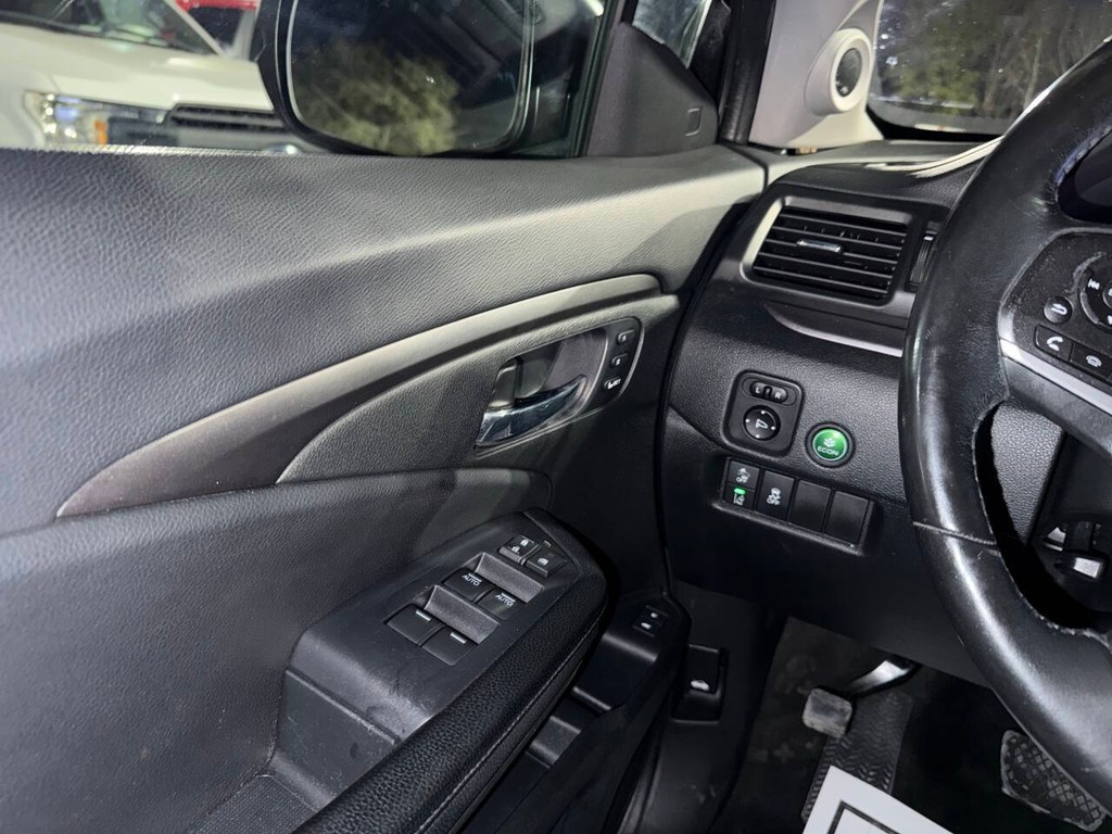 Honda Pilot Vehicle Full-screen Gallery Image 31