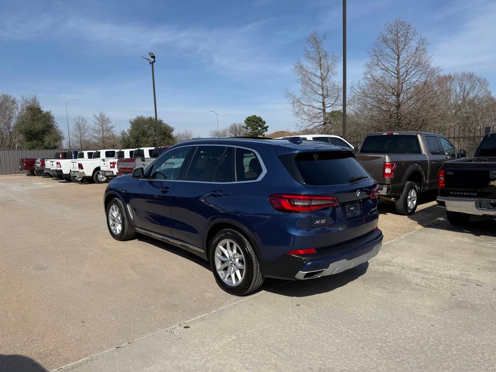 BMW X5 Vehicle Full-screen Gallery Image 04