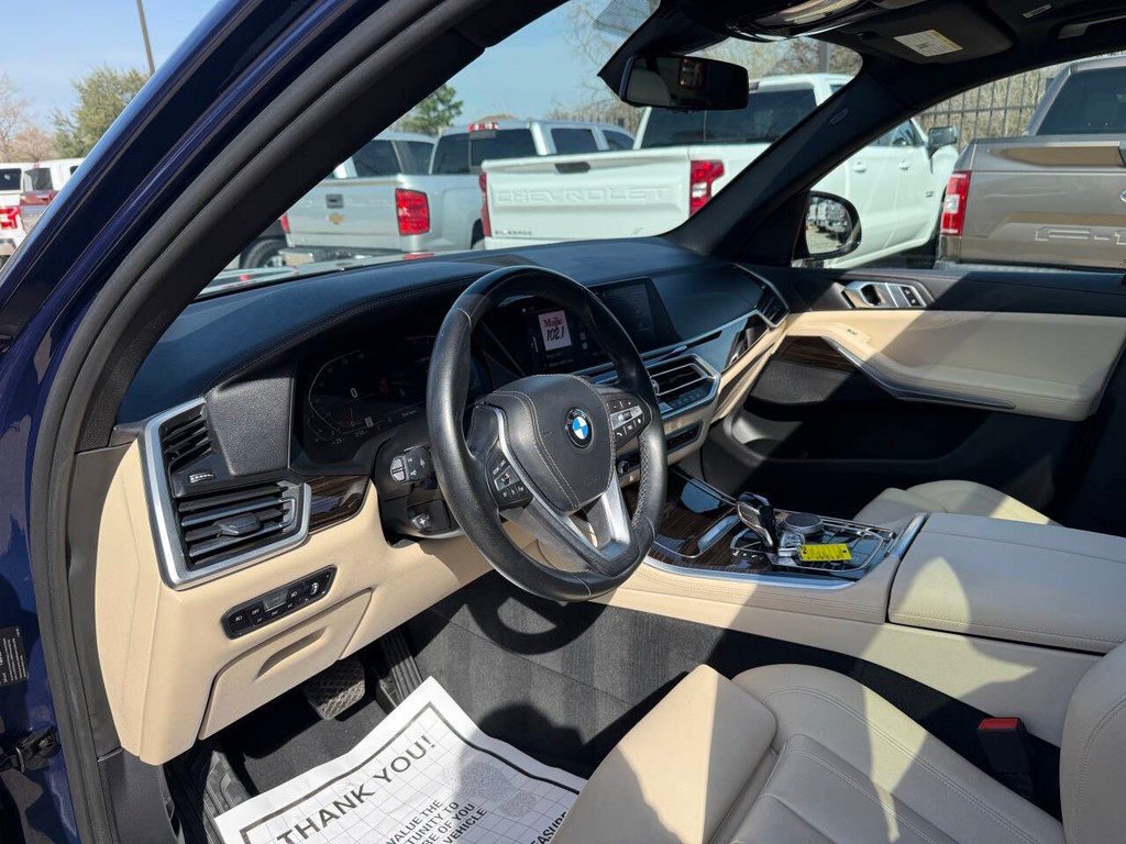 BMW X5 Vehicle Full-screen Gallery Image 06