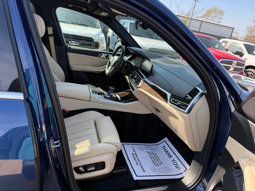 BMW X5 Vehicle Full-screen Gallery Image 10