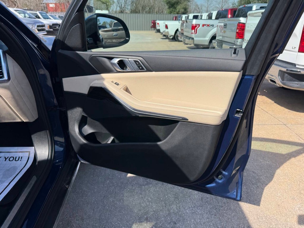 BMW X5 Vehicle Full-screen Gallery Image 11