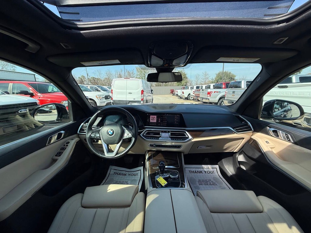 BMW X5 Vehicle Full-screen Gallery Image 18