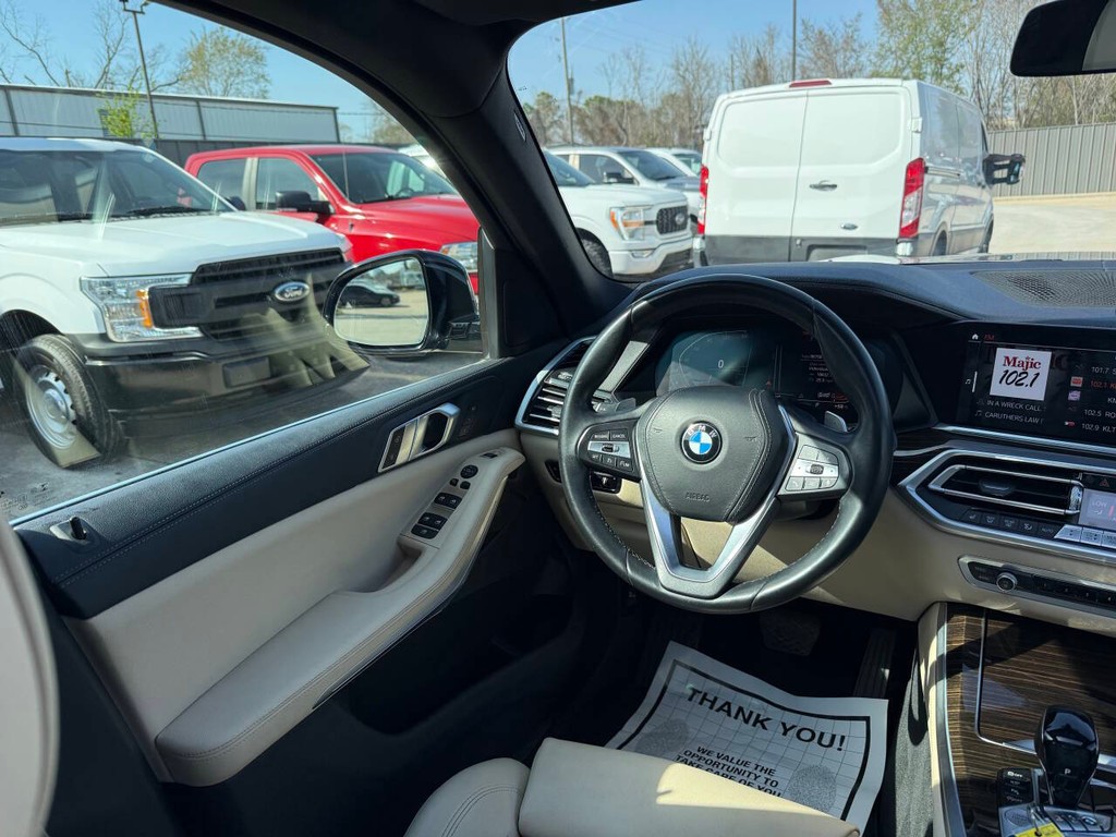 BMW X5 Vehicle Full-screen Gallery Image 19