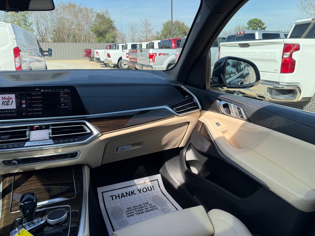 BMW X5 Vehicle Full-screen Gallery Image 20