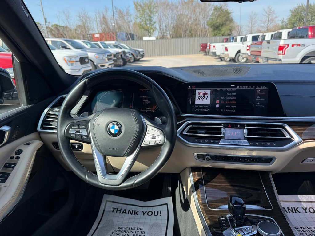 BMW X5 Vehicle Full-screen Gallery Image 22