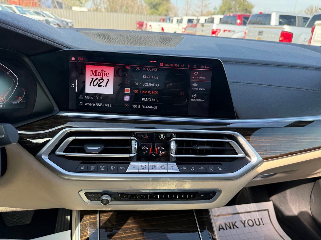 BMW X5 Vehicle Full-screen Gallery Image 23