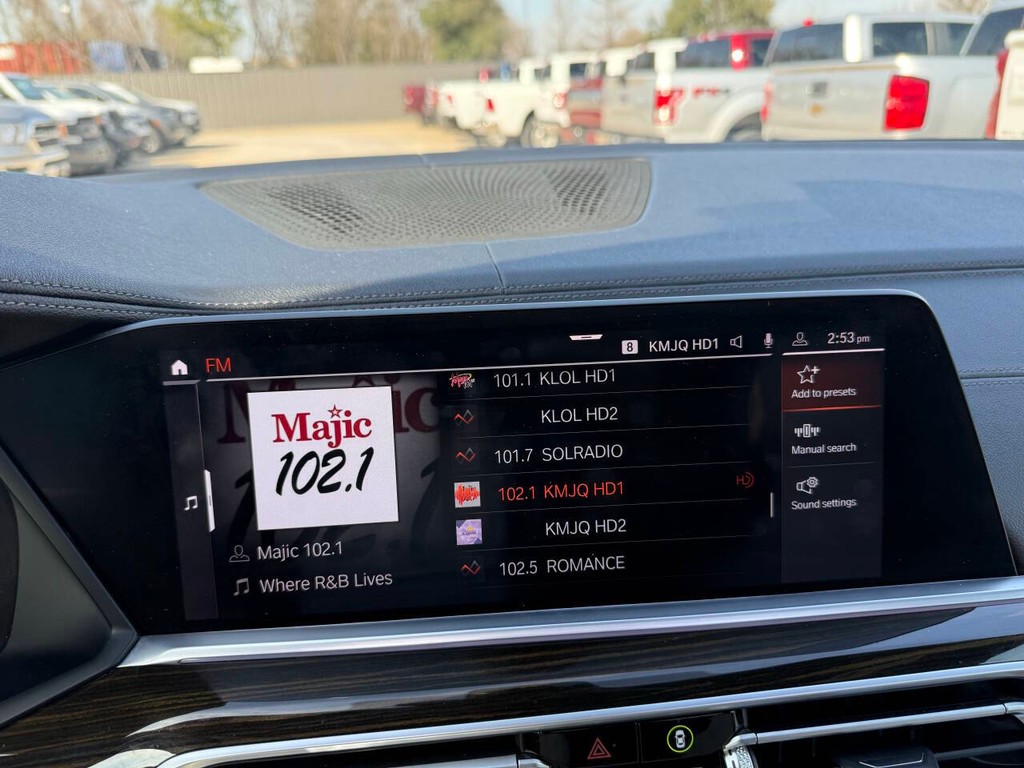 BMW X5 Vehicle Full-screen Gallery Image 25