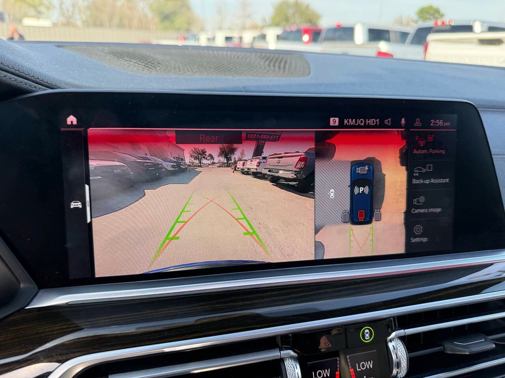 BMW X5 Vehicle Full-screen Gallery Image 27