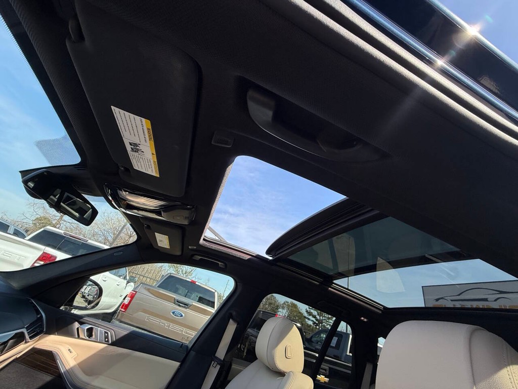 BMW X5 Vehicle Full-screen Gallery Image 30