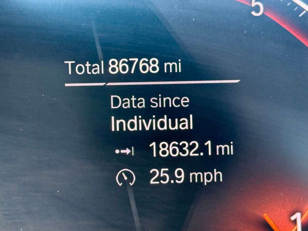 BMW X5 Vehicle Full-screen Gallery Image 34