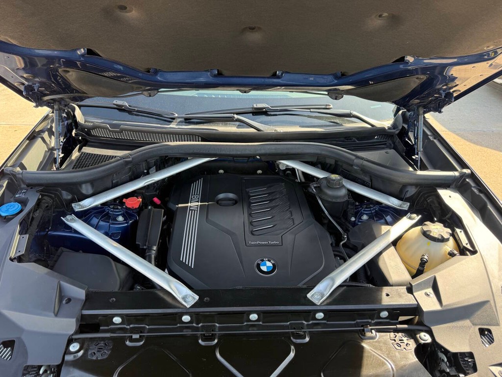 BMW X5 Vehicle Full-screen Gallery Image 36