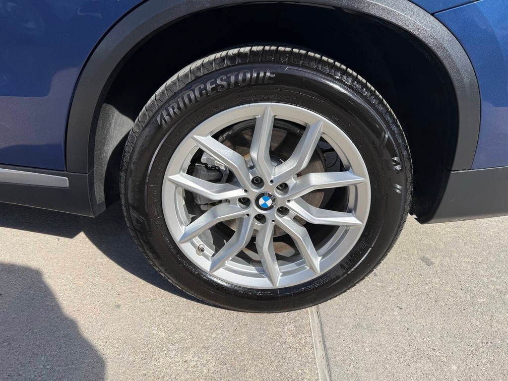 BMW X5 Vehicle Full-screen Gallery Image 37