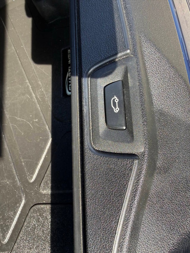 BMW X5 Vehicle Full-screen Gallery Image 39