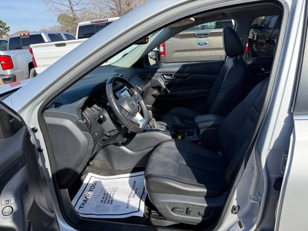 Nissan Rogue Vehicle Full-screen Gallery Image 07