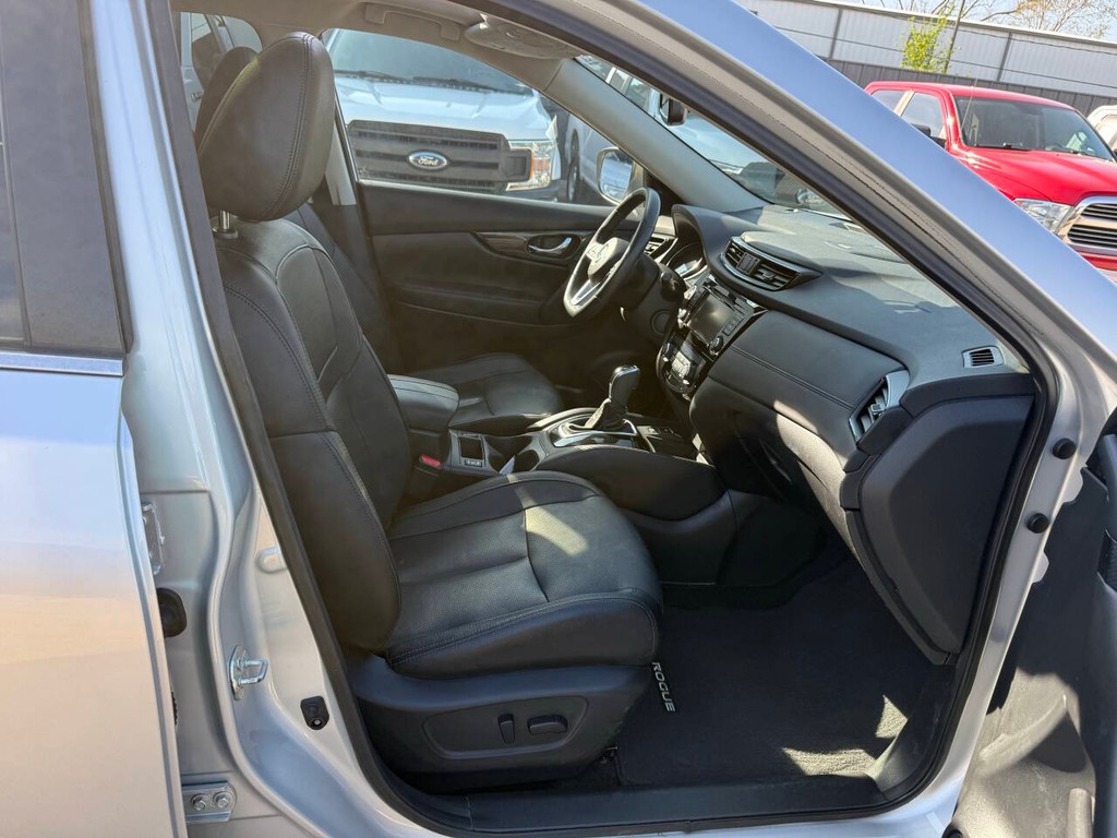 Nissan Rogue Vehicle Full-screen Gallery Image 10