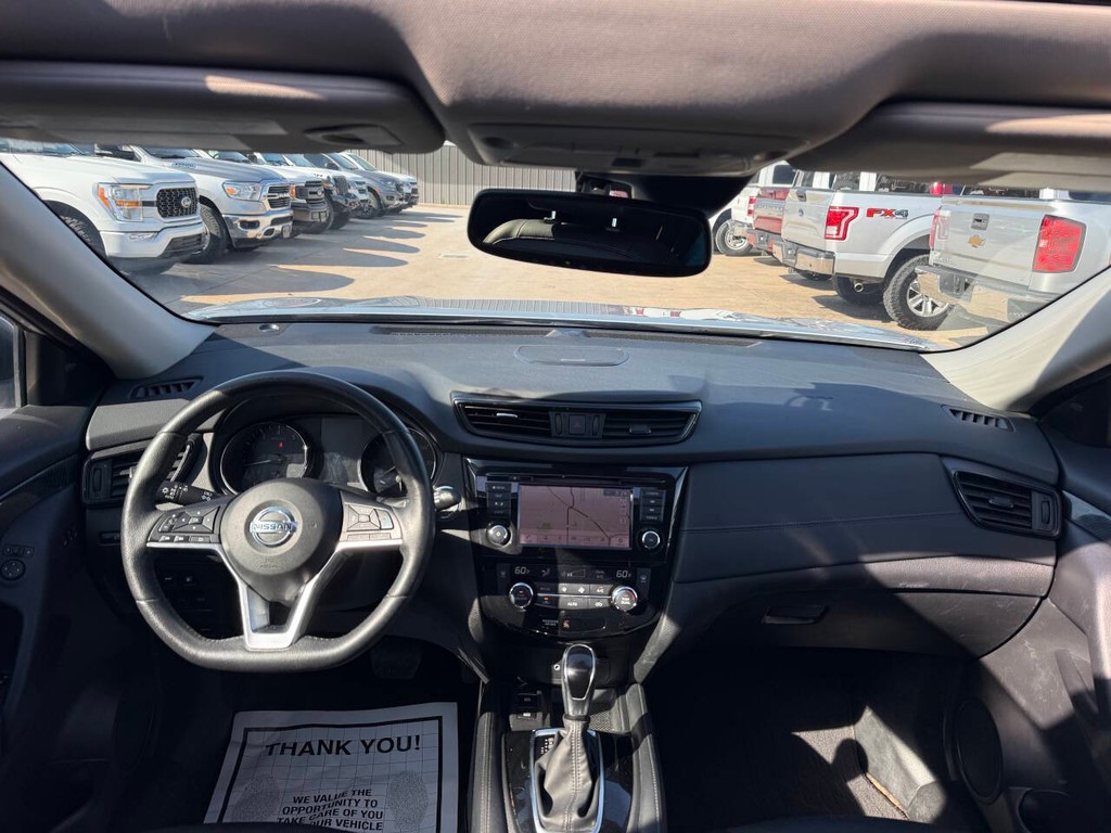 Nissan Rogue Vehicle Full-screen Gallery Image 17