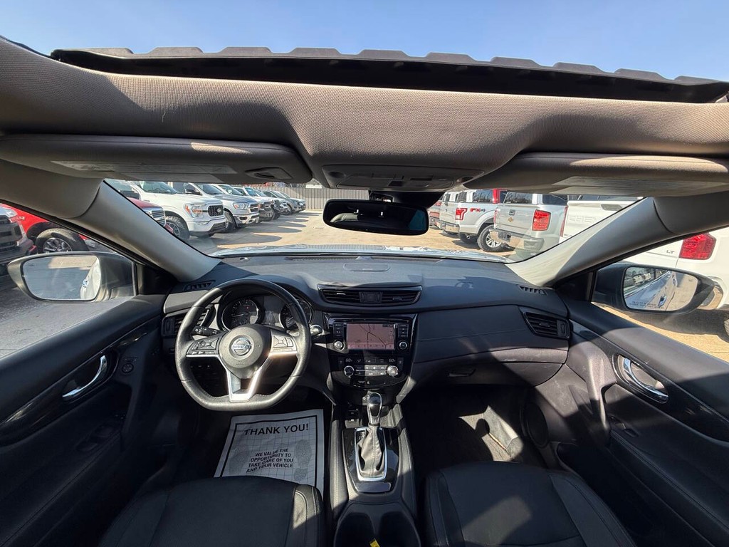 Nissan Rogue Vehicle Full-screen Gallery Image 18