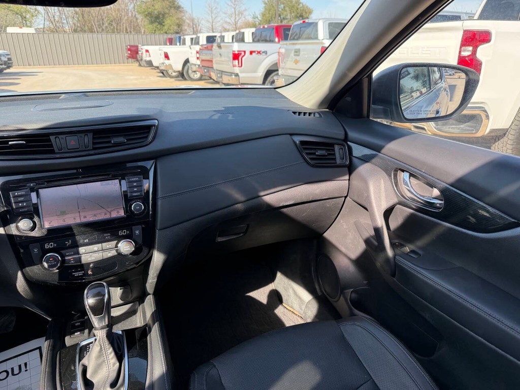 Nissan Rogue Vehicle Full-screen Gallery Image 20