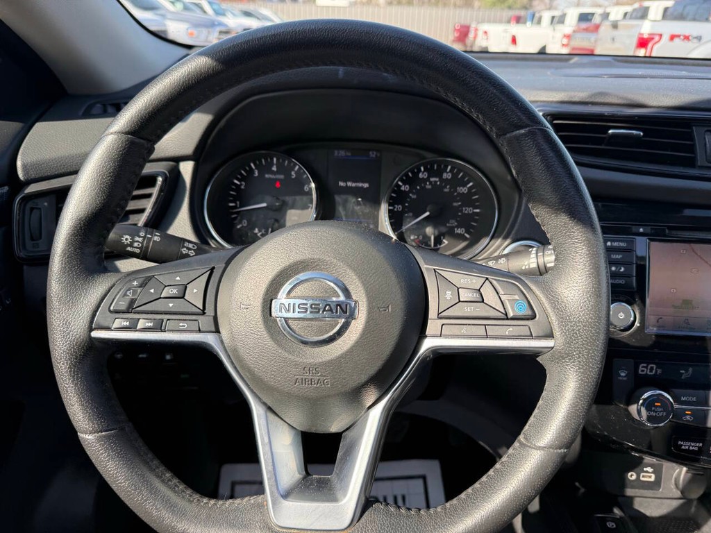 Nissan Rogue Vehicle Full-screen Gallery Image 23