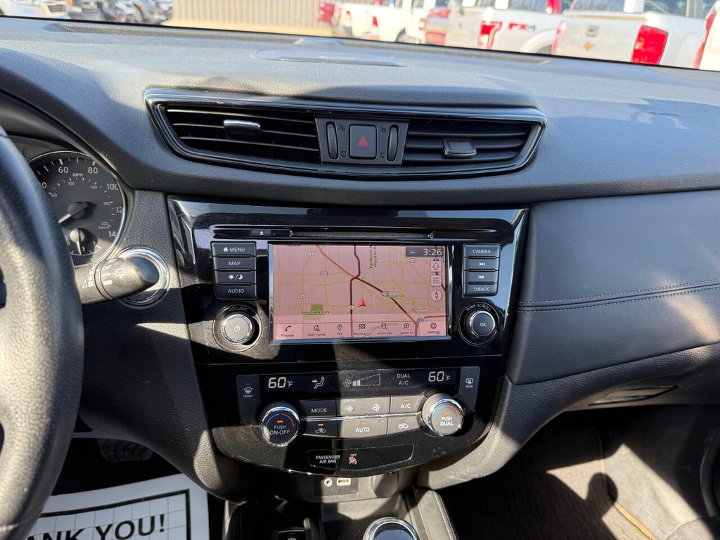 Nissan Rogue Vehicle Full-screen Gallery Image 24