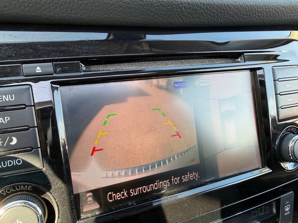 Nissan Rogue Vehicle Full-screen Gallery Image 25