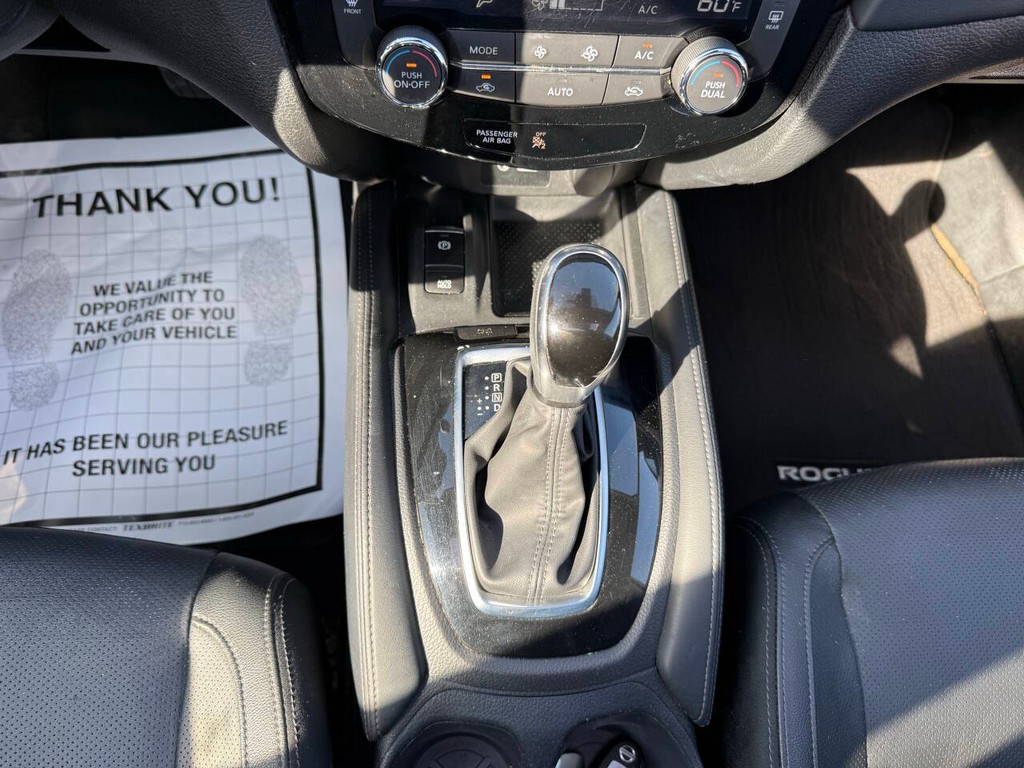 Nissan Rogue Vehicle Full-screen Gallery Image 28