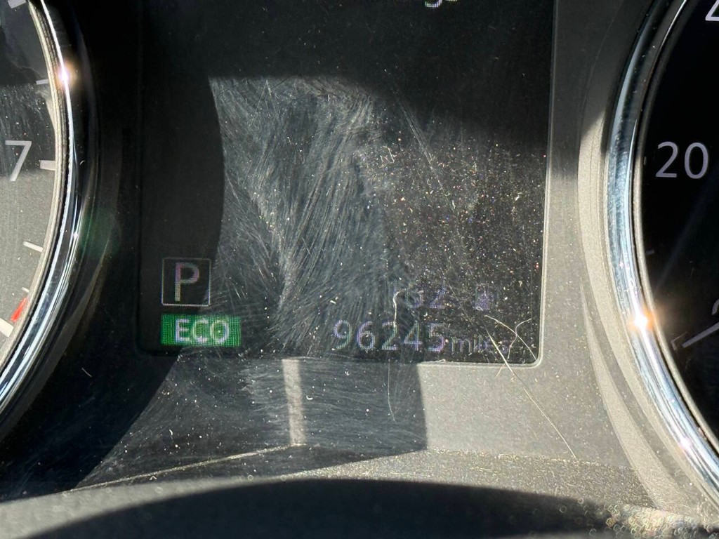 Nissan Rogue Vehicle Full-screen Gallery Image 32