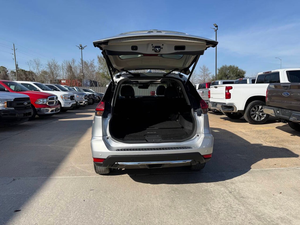 Nissan Rogue Vehicle Full-screen Gallery Image 36