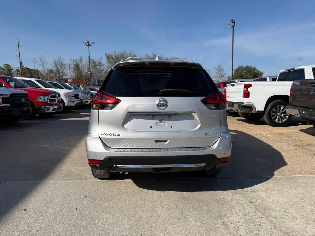 Nissan Rogue Vehicle Full-screen Gallery Image 38