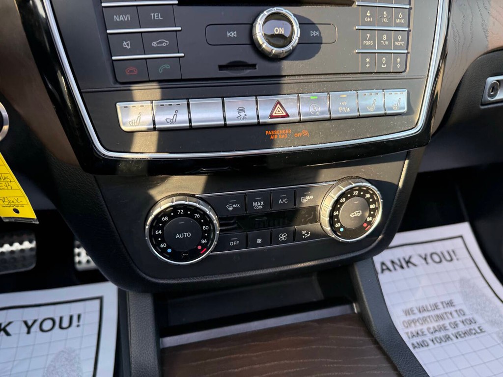 Mercedes-Benz GLE Vehicle Full-screen Gallery Image 29