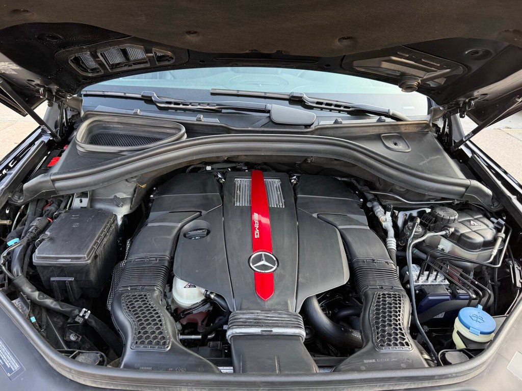 Mercedes-Benz GLE Vehicle Full-screen Gallery Image 37