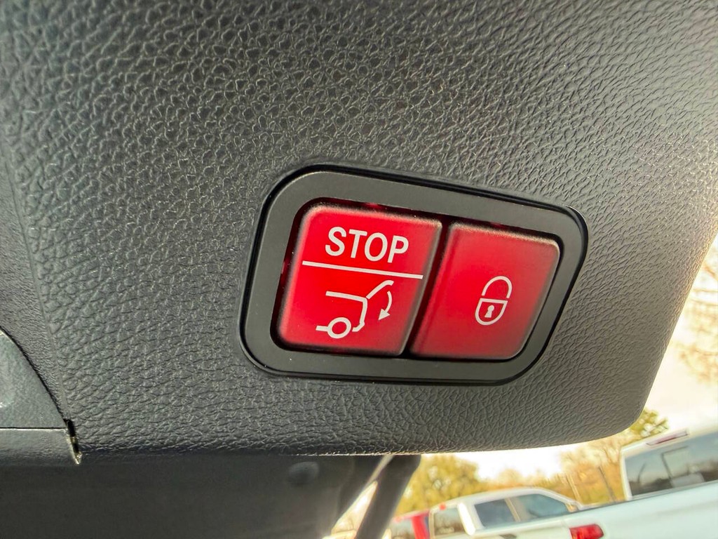 Mercedes-Benz GLE Vehicle Full-screen Gallery Image 40