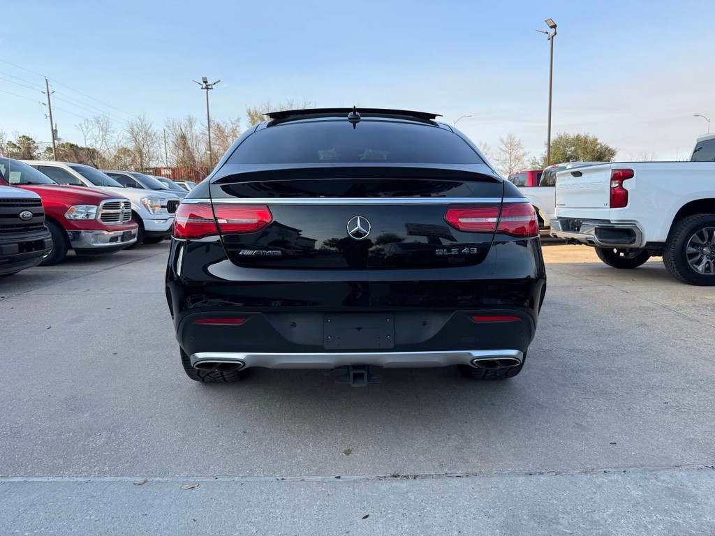 Mercedes-Benz GLE Vehicle Full-screen Gallery Image 41