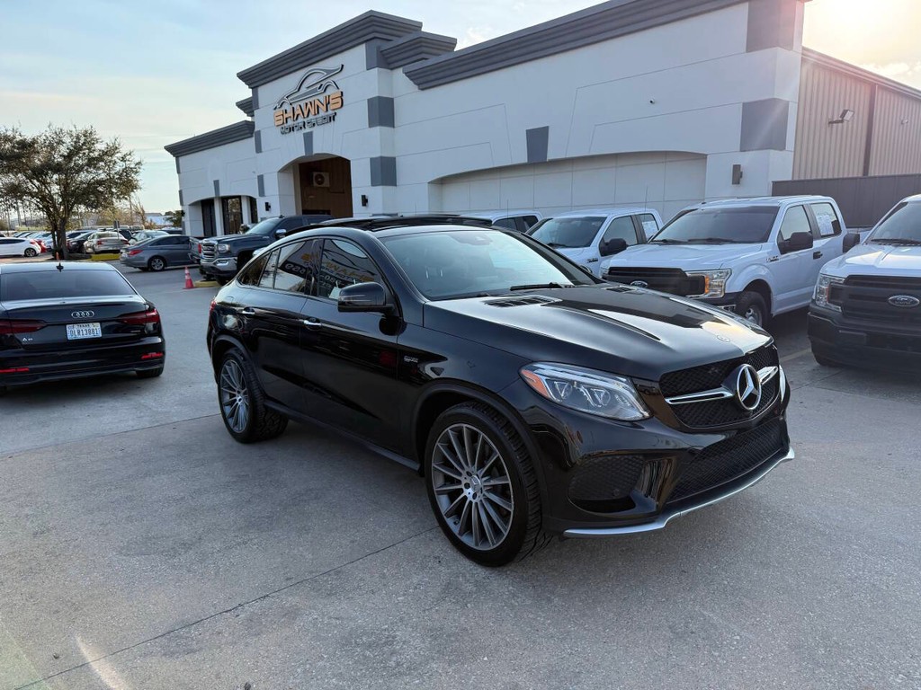 Mercedes-Benz GLE Vehicle Full-screen Gallery Image 45