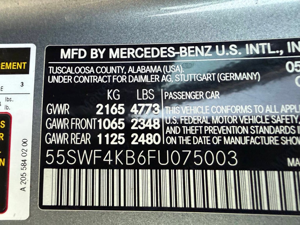 Mercedes-Benz C-Class Vehicle Full-screen Gallery Image 31