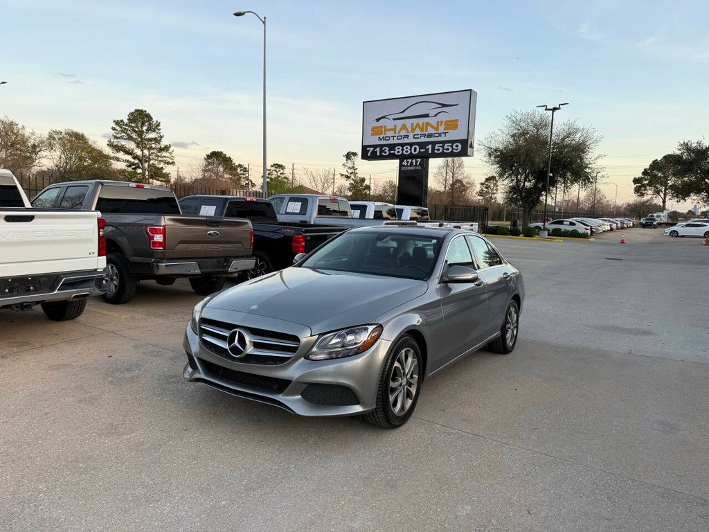 Mercedes-Benz C-Class Vehicle Full-screen Gallery Image 39