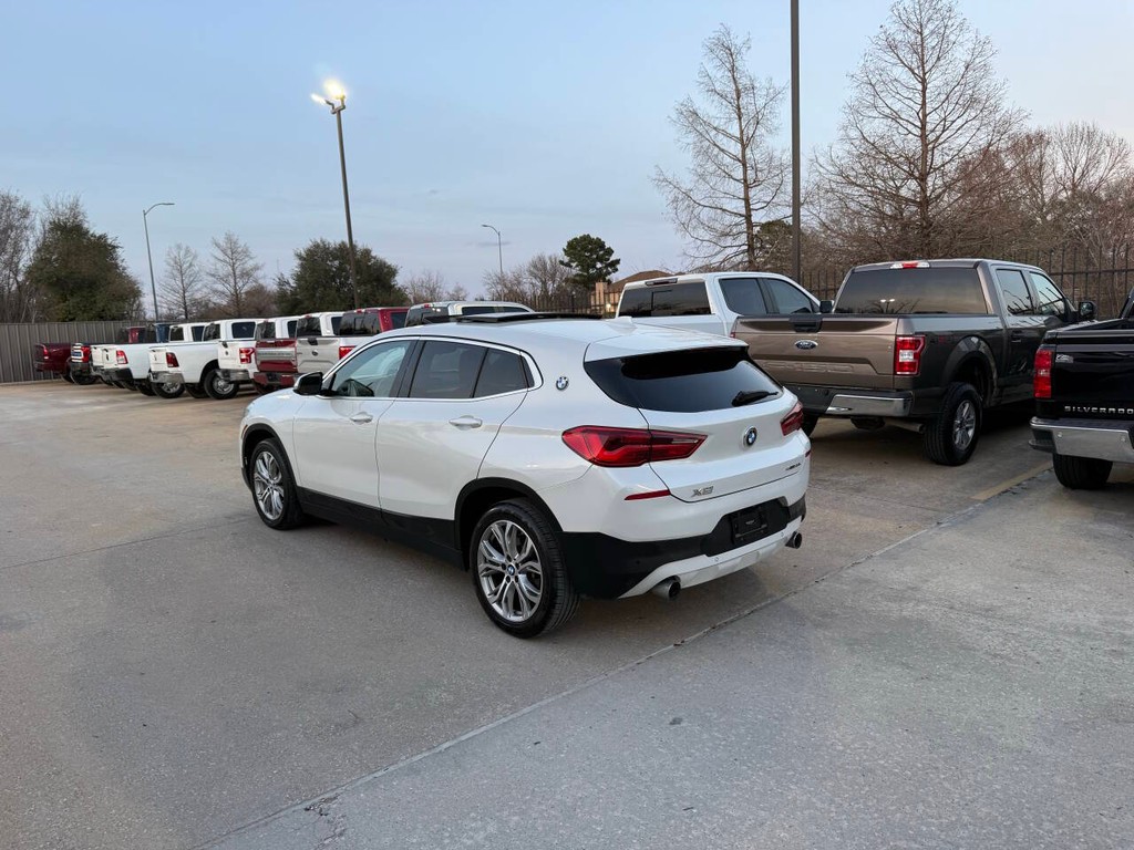 BMW X2 Vehicle Full-screen Gallery Image 04