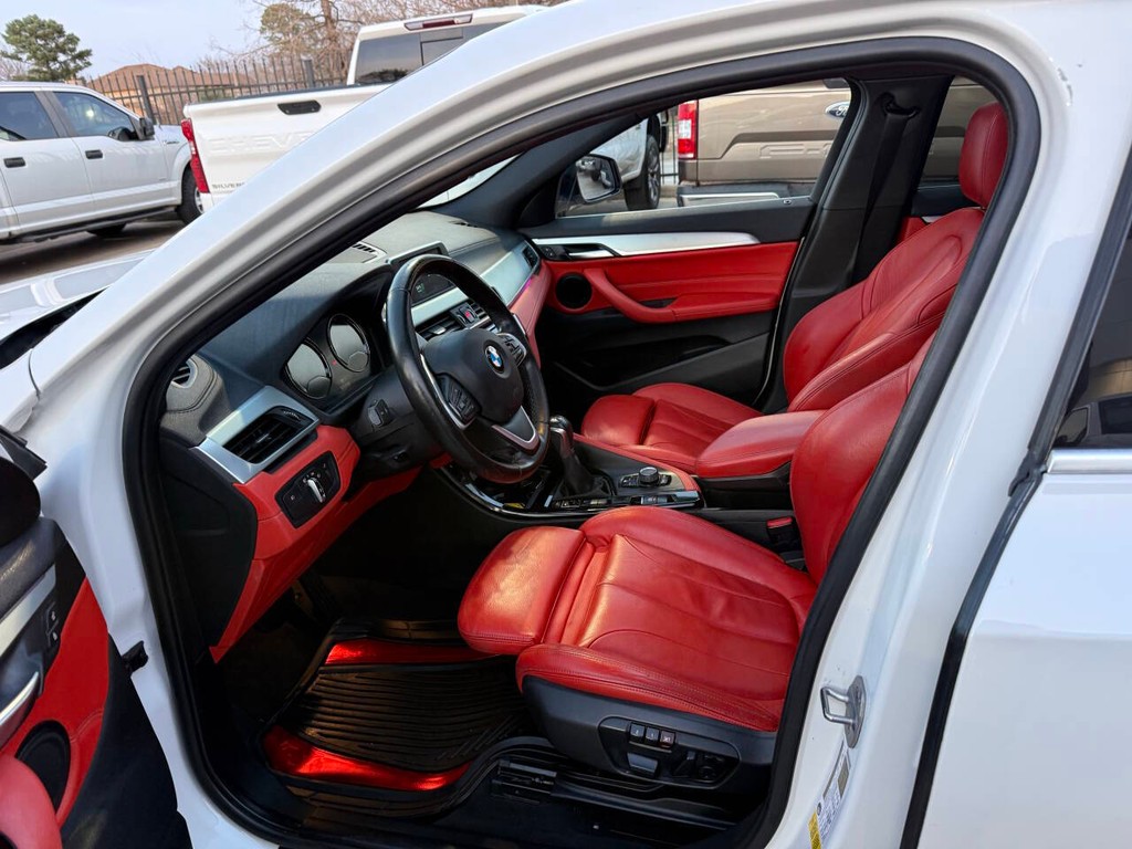 BMW X2 Vehicle Full-screen Gallery Image 07