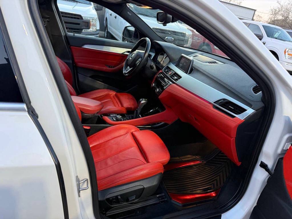 BMW X2 Vehicle Full-screen Gallery Image 10