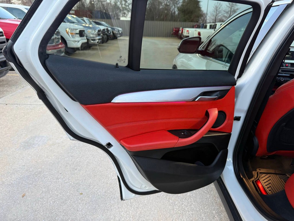 BMW X2 Vehicle Full-screen Gallery Image 14