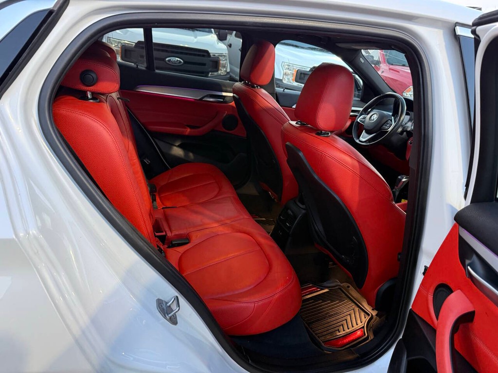 BMW X2 Vehicle Full-screen Gallery Image 15