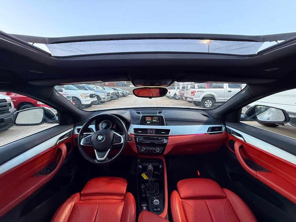 BMW X2 Vehicle Full-screen Gallery Image 18