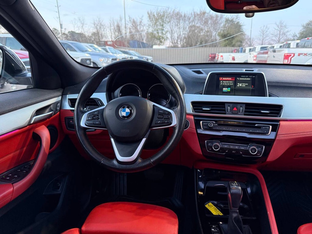 BMW X2 Vehicle Full-screen Gallery Image 21
