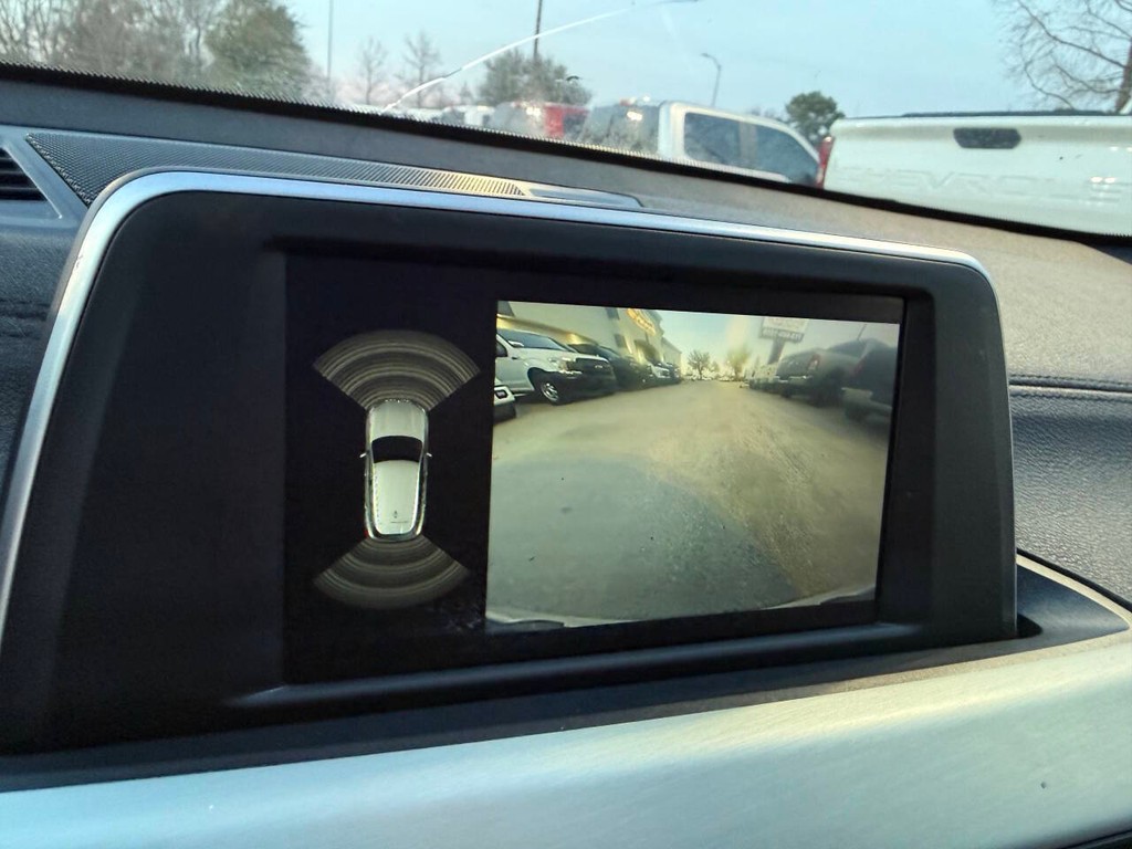 BMW X2 Vehicle Full-screen Gallery Image 23