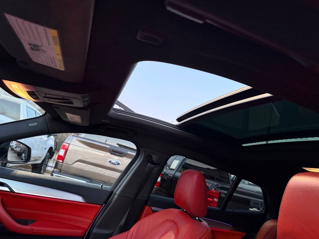 BMW X2 Vehicle Full-screen Gallery Image 29